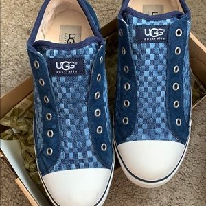 Like new Ugg sneakers.